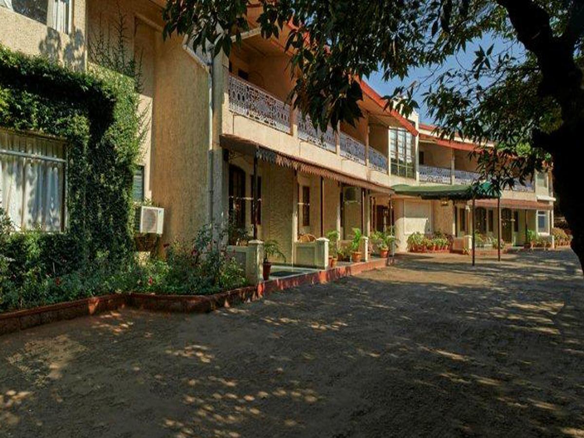 马哈巴勒什瓦谢尔伍德马辛德拉俱乐部酒店 马哈巴莱斯赫瓦尔 外观 照片